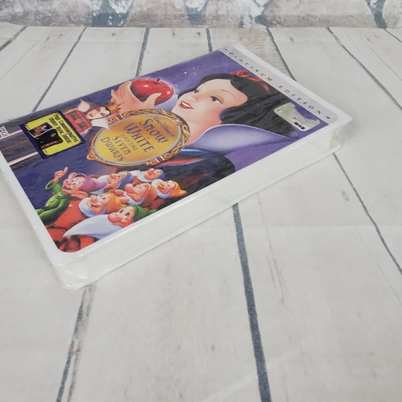2/$25 Walt  Disney Snow White VHS Platinum Ed. - Picture 6 of 7